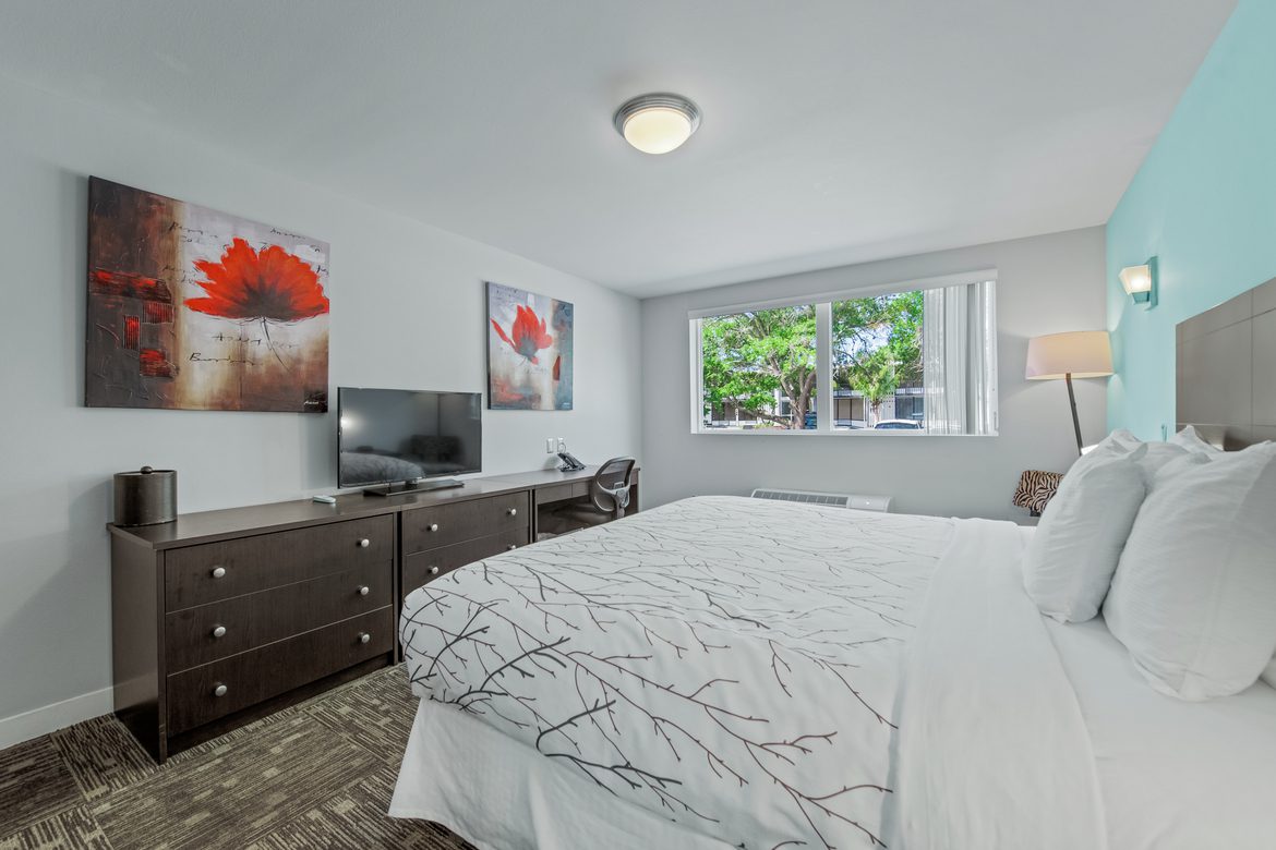 Mainland_Garden_View_King_Room-2