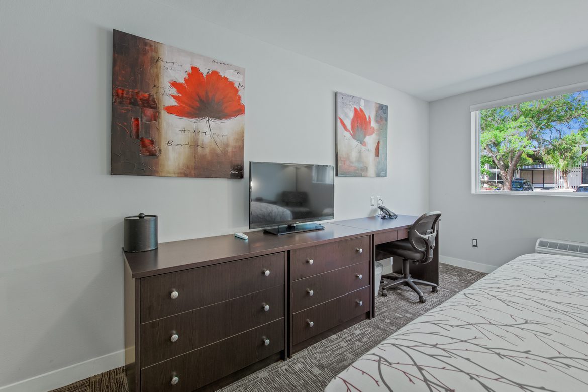 Mainland_Garden_View_King_Room-3