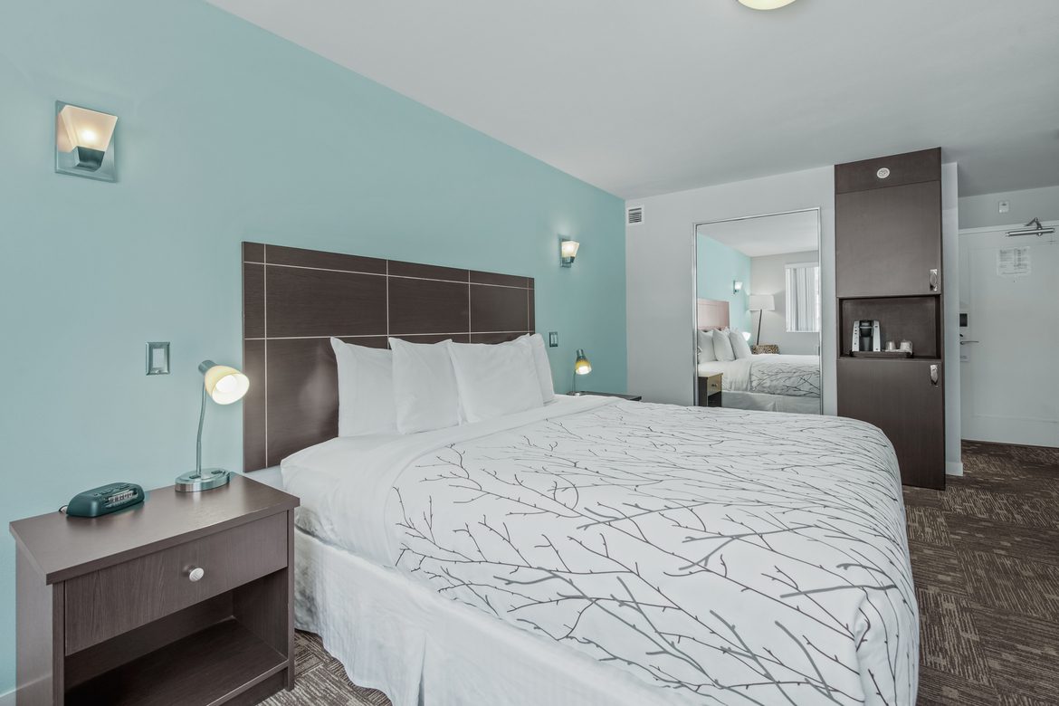 Mainland_Garden_View_King_Room-5
