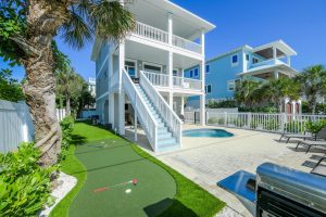 The backyard of an Anna Maria Island rental close to top things to do.